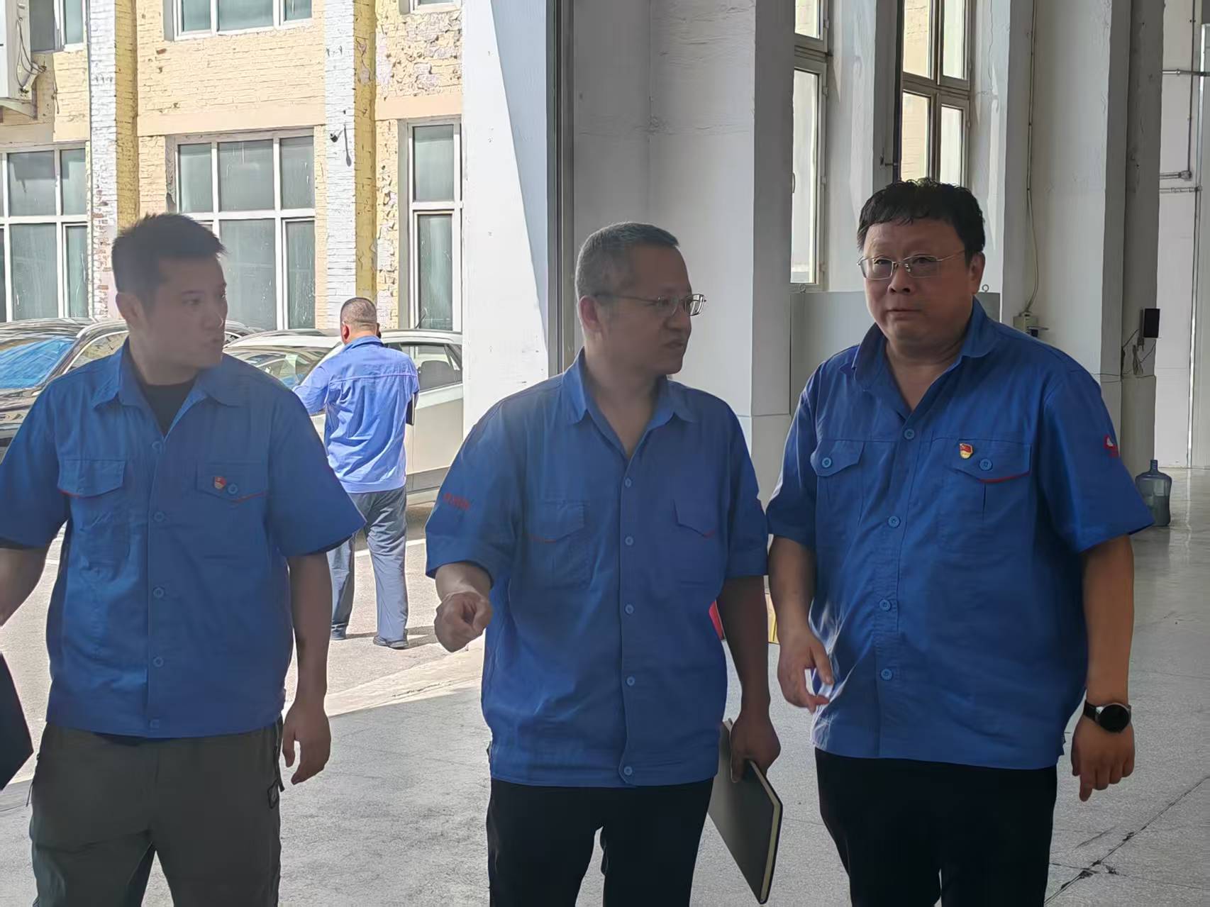 哈玻院党委书记王士巍一行赴哈尔滨复合材料设备开发有限公司调研指导并讲授专题党课